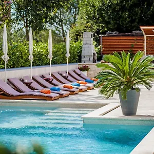 https://apartments-kimi.in-istria.net